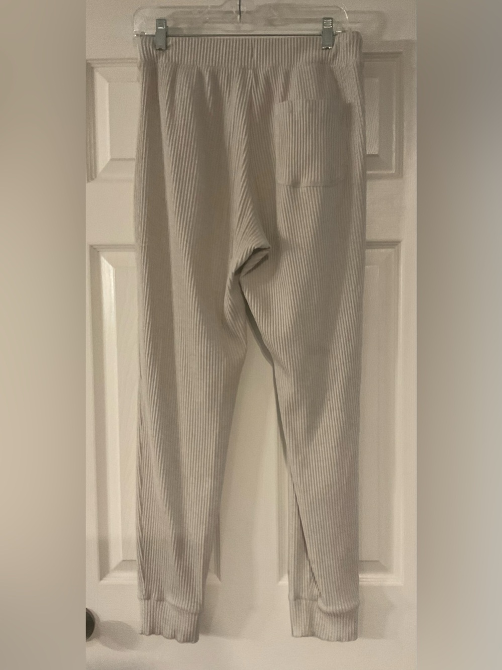 ALO yoga Muse sweat pant in Whit Heather Size Medium - Picture 4 of 5